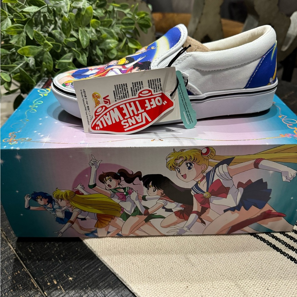 NWT Vans Sailor Moon size 6